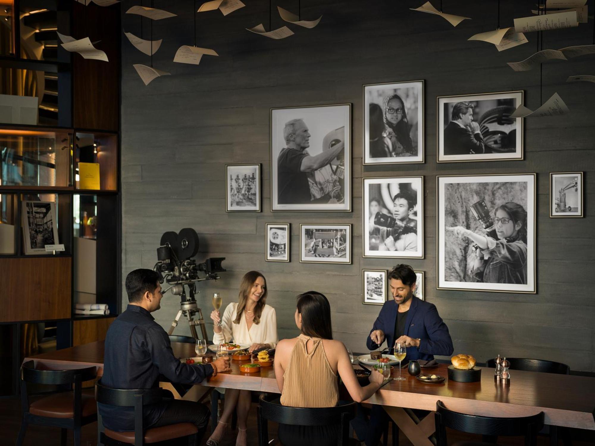 Hotel The Wb Abu Dhabi, Curio Collection By Hilton Exterior foto The Bar