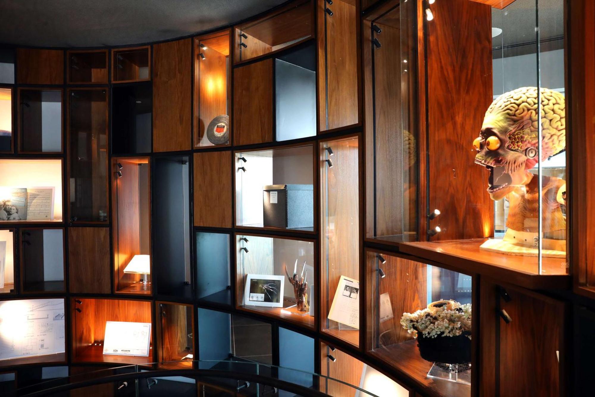 Hotel The Wb Abu Dhabi, Curio Collection By Hilton Exterior foto The interior of the restaurant