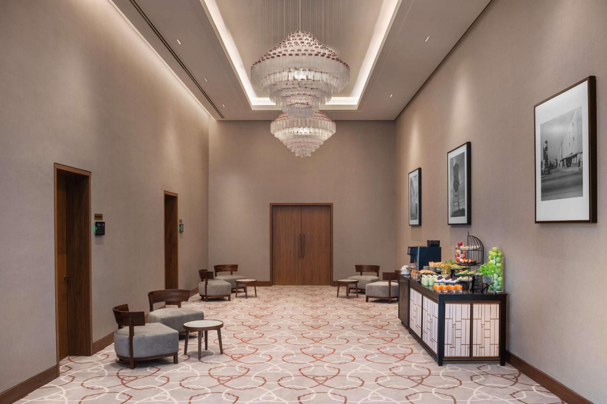 Hotel The Wb Abu Dhabi, Curio Collection By Hilton Exterior foto The interior of the hotel