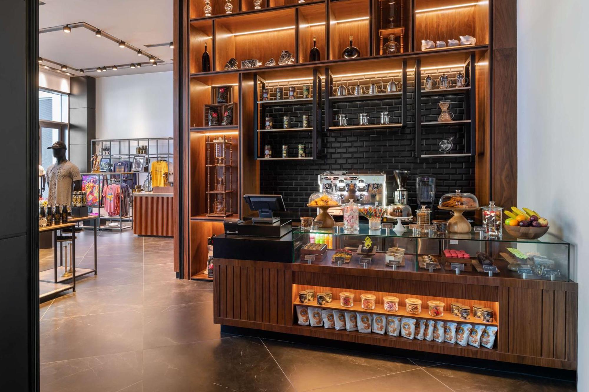 Hotel The Wb Abu Dhabi, Curio Collection By Hilton Exterior foto The interior of the R.E.D. store in the London Marriott Grand Ballroom